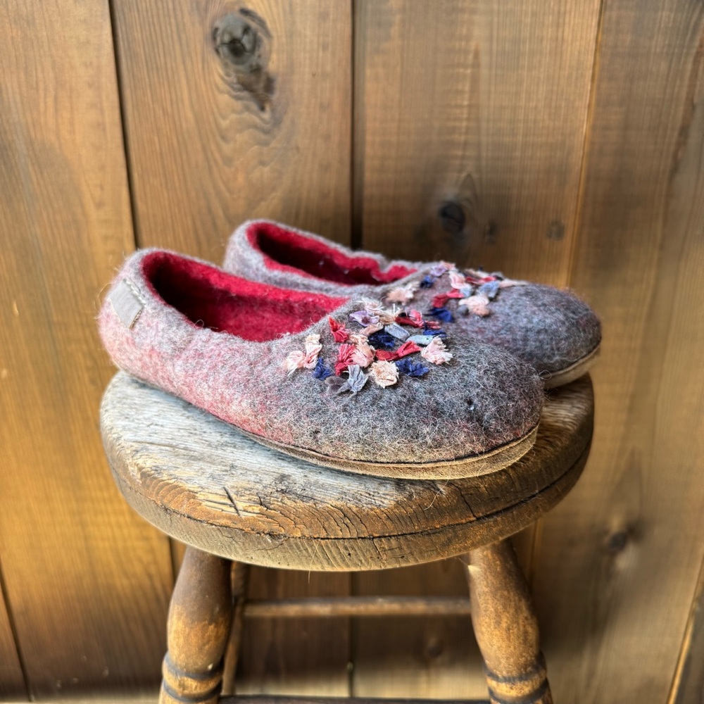 BURE BURE FELTED SLIPPERS WITH SARI SILK RIBBONS